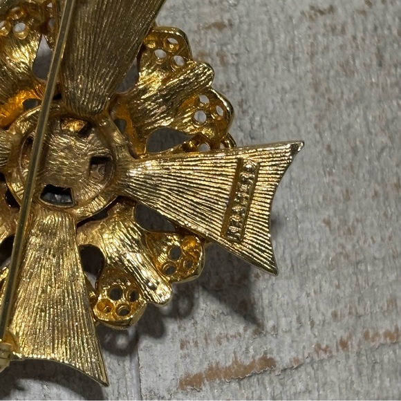 Rare! Vintage❤️”Art” & “Kramer” Signed Brooch and Clip-On Earrings - Picture 6 of 6